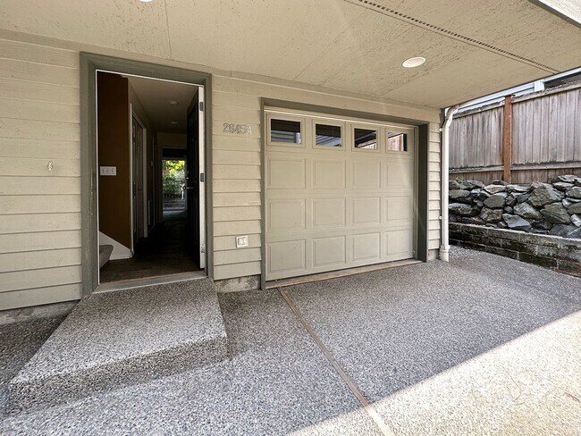Photo - 3bs/2.5ba Seattle Townhome