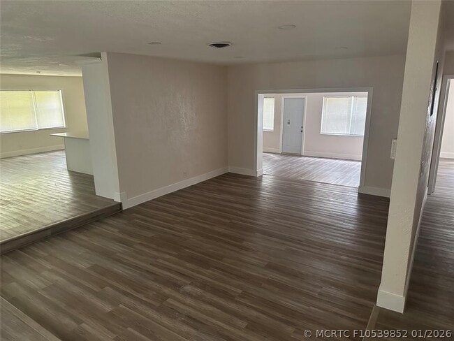Photo - 890 SW 49th Way