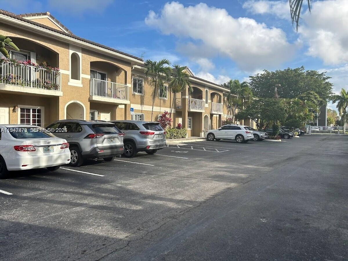 Photo - 4802 Washington St