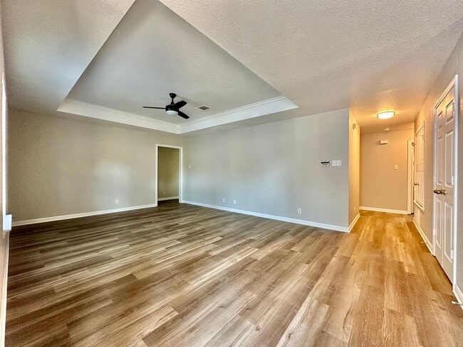 Photo - Spacious Newly Renovated 4/2 Walking Dista... Unit C