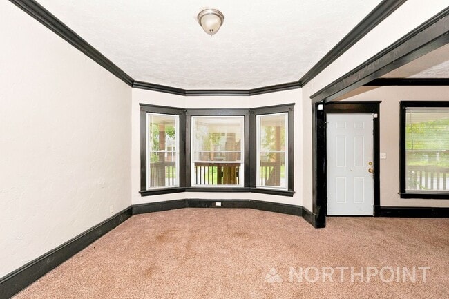 Photo - 10911 Hathaway Ave