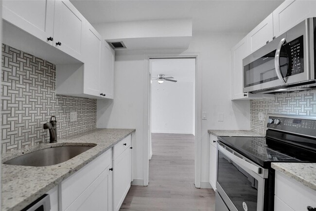 Building Photo - 301 Croton Ave Unit 302