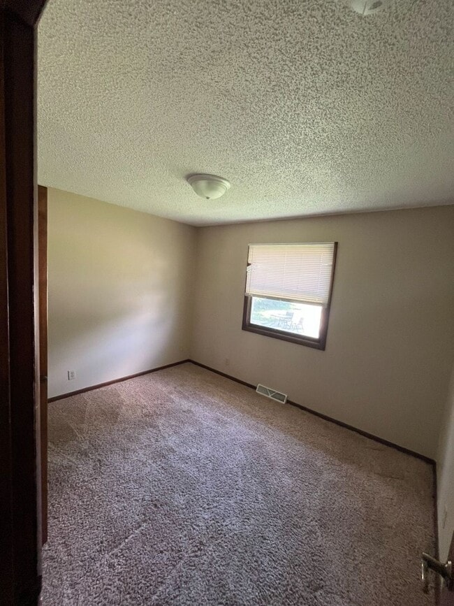 Photo - 3 Bd 2 Ba Condo for rent in Cedar Falls, IA