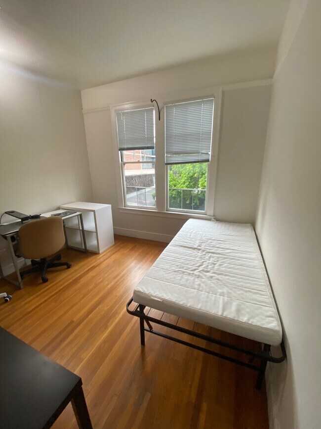 Photo - 1810 Euclid Unit 22