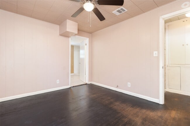 Building Photo - 4425 Harding Dr