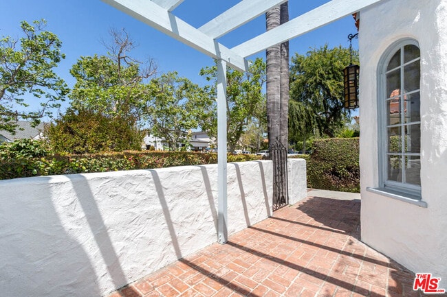 Photo - 146 N Citrus Ave