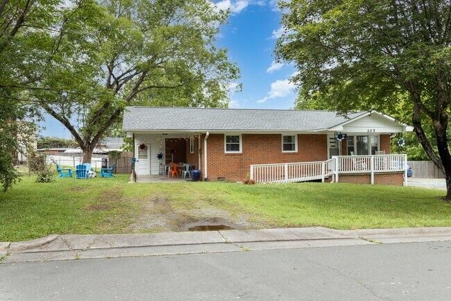 Photo - 205 Sunset Dr