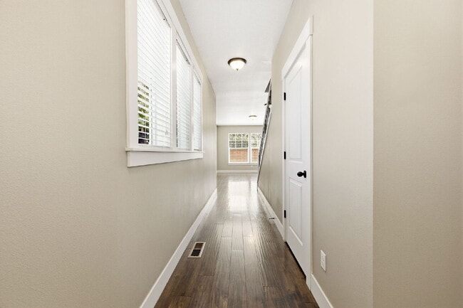 Photo - 3 Bed, 2.5 Bath Townhome Centrally Located– Bend, OR