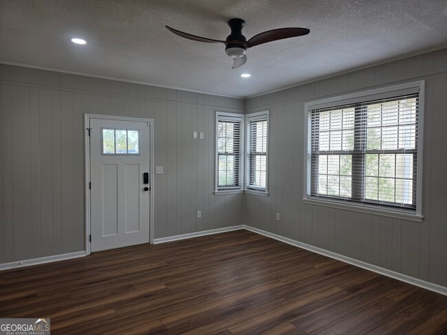 Photo - 103 W 15th St