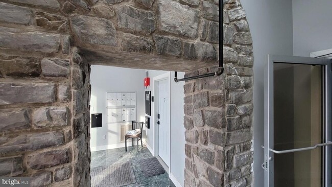 Building Photo - 1729 CENTRE Ave Unit 10