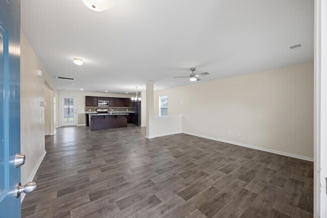 Photo - 442 Thoroughbred Dr