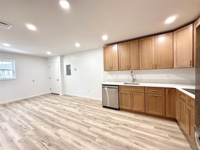 Photo - 728 US-6 Unit B