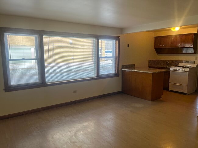 Photo - 8545-8553 N Milwaukee Ave