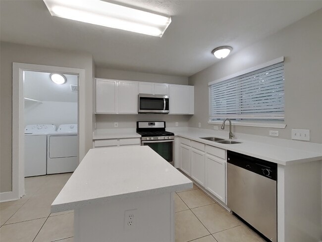 Photo - 18167 Woodsdale Ct