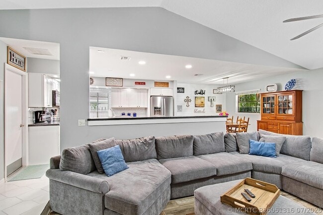 912 Blueberry Dr