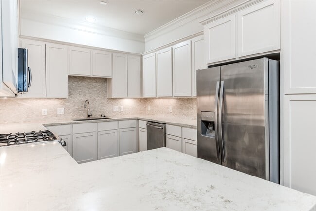 Building Photo - 4031 Bellefontaine Unit 119 Rental