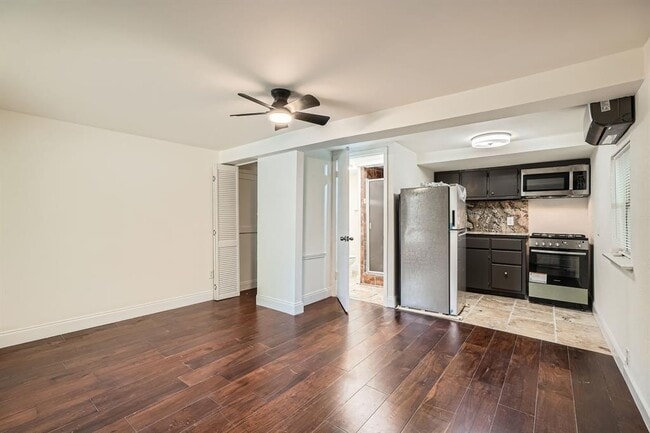 Photo - 1013 E 3rd St