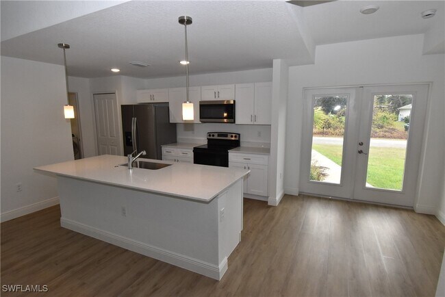 Photo - 4553 Midland St