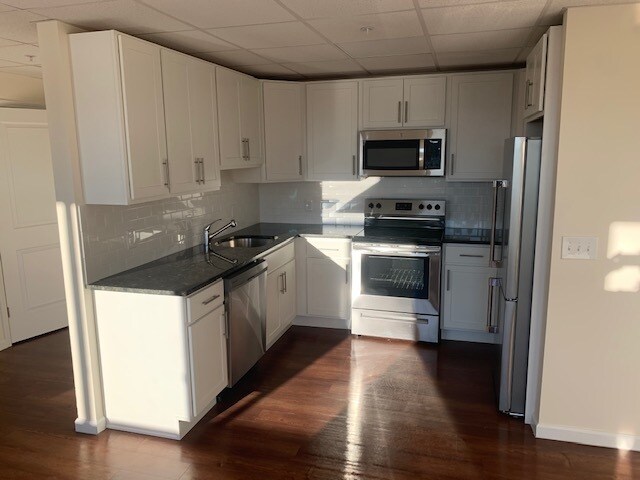 1243 W Main St