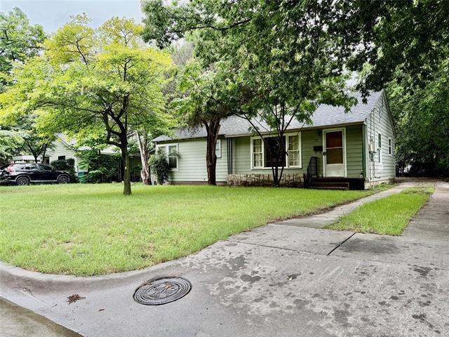 1009 Denton St