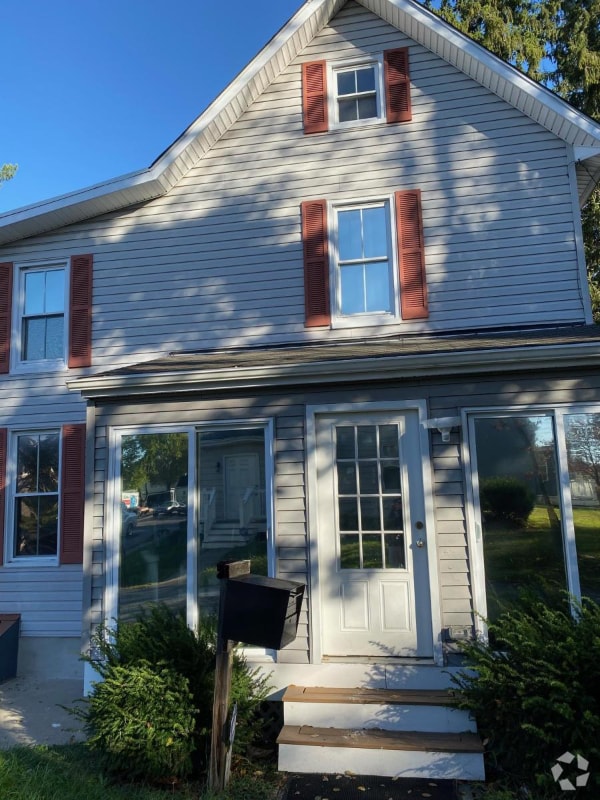 Building Photo - 438 Main St Rental
