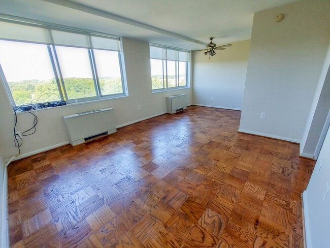 Building Photo - Lovely Studio Apt. in desirable location. ... Unit 1324