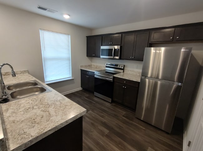 Building Photo - Move in Ready! Easy & Quick move-in process Unit LP - 49 Turning Stone,  1