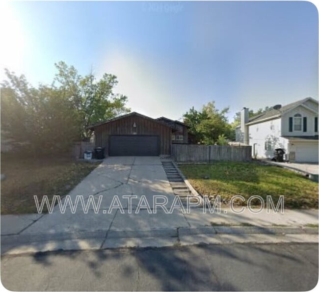 Building Photo - 270 Country Club Dr Rental