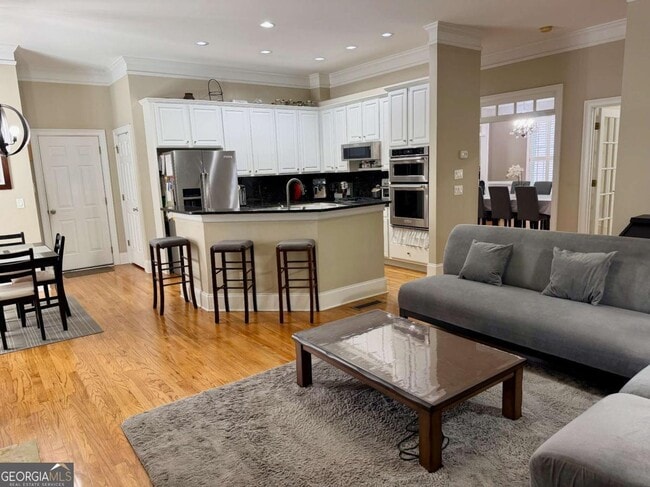 Photo - 906 Wescott Ln NE