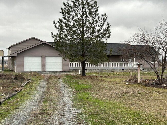 Spacious 3 bedroom on acreage - Spacious 3 bedroom on acreage Casa