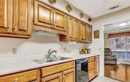 Photo - 406 Miner Dr