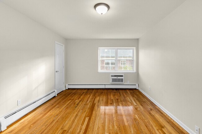60 W Madison Ave