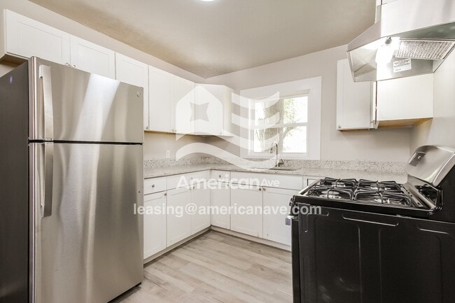 Photo - 725 E 42nd St N