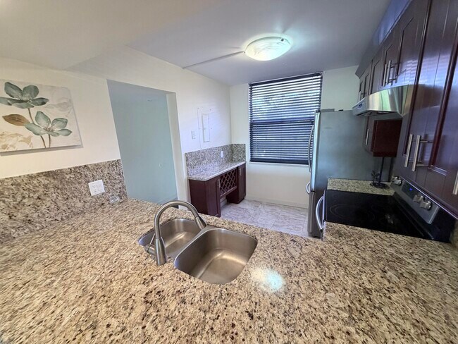 Photo - 1514 Whitehall Dr Unit 206