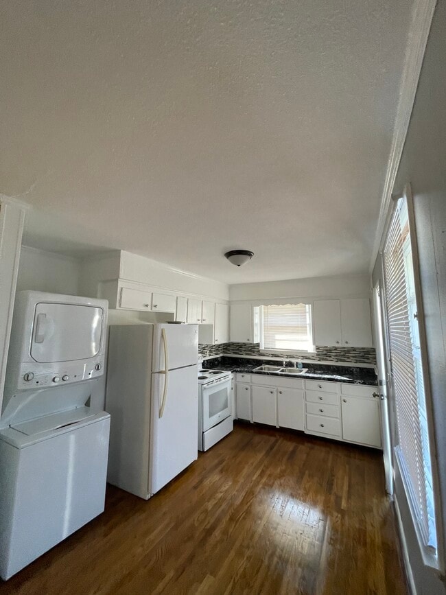Kitchen - 3826 Edwards Ave Unit B