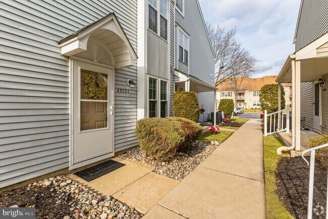 Building Photo - 4903 Adelaide Dr Rental