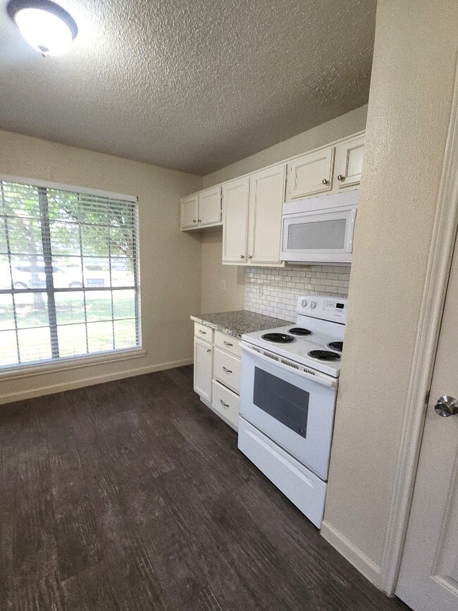 Photo - 3835 Brookwind Dr