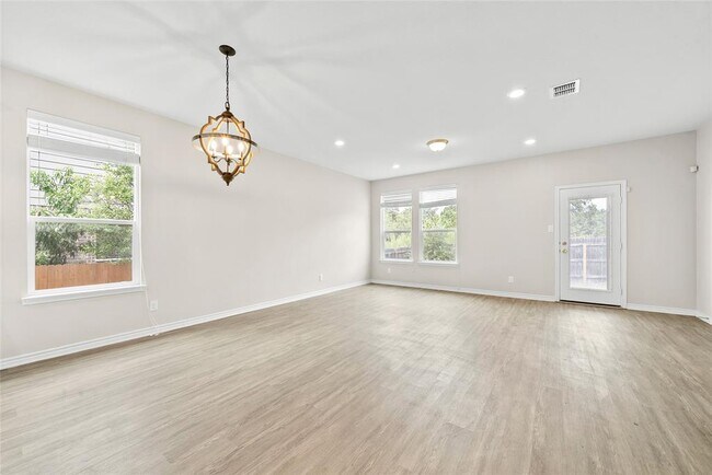 Photo - 7509 San Mirienda