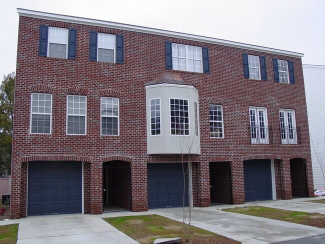 Photo - 204 Station Trl