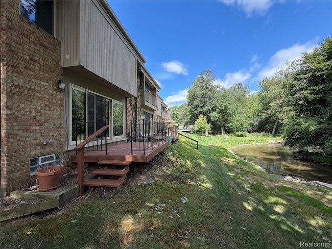 Photo - 629 Oakbrook W Unit 18