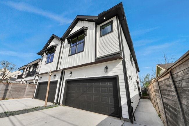 Photo - 127 E 38th St