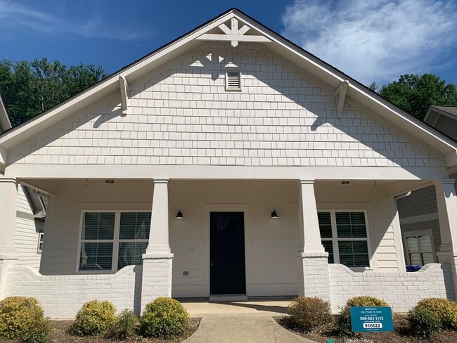 Building Photo - Craftsman-Style Home Minutes From Downtown Birmingham