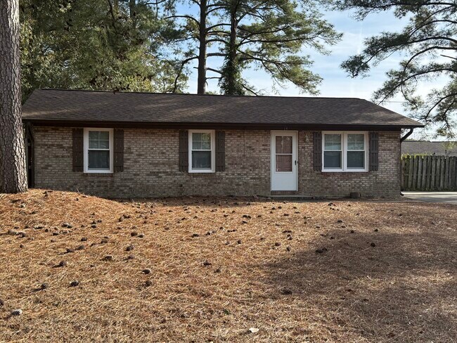 Building Photo - 15 Hampton Dr