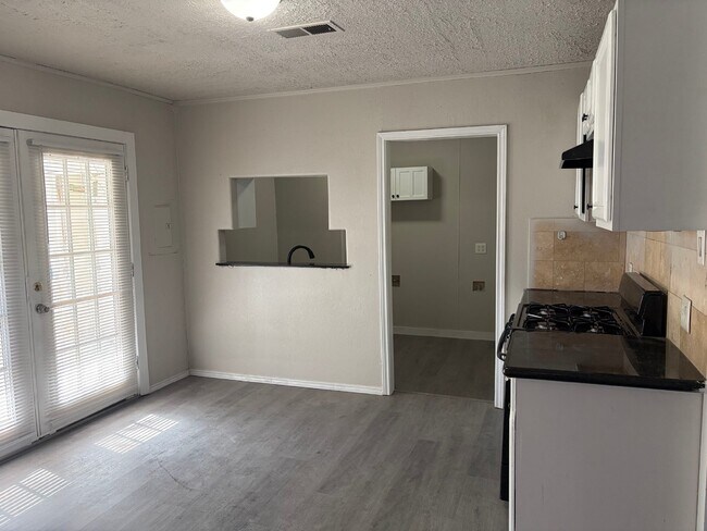 Photo - 5406 Lyndhurst Dr