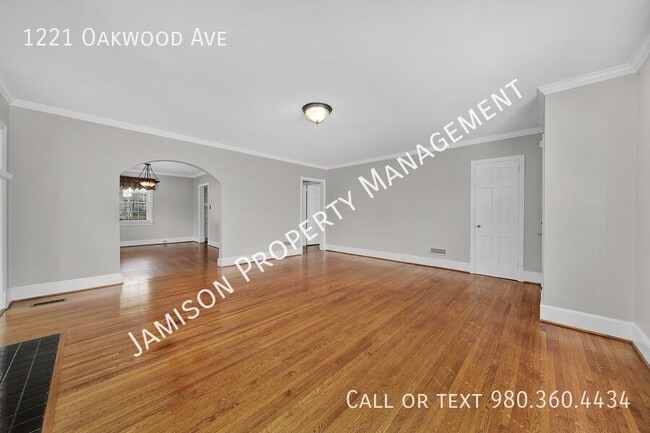 Photo - 1221 Oakwood Ave