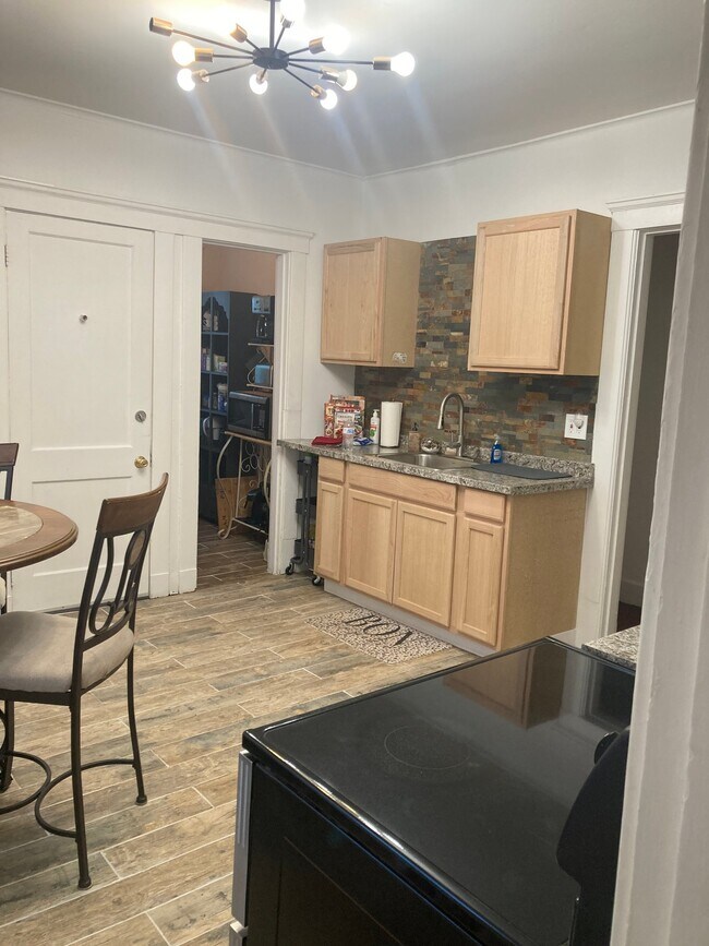 Photo - 1887 State St