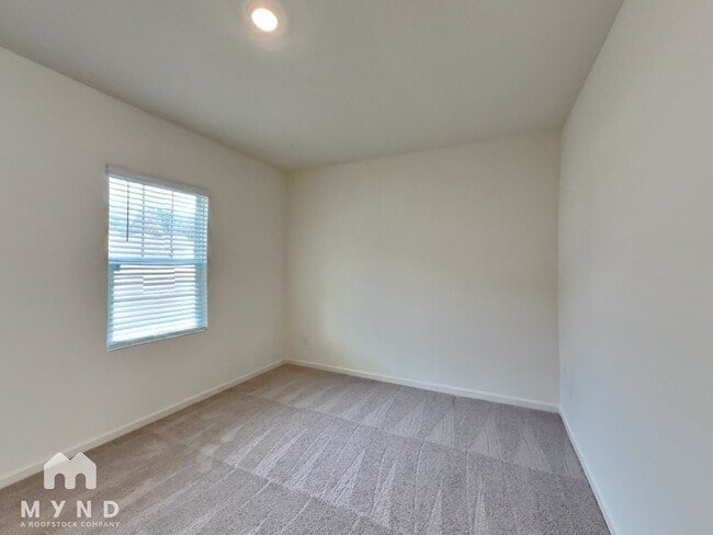 Photo - 424 Cottontail Ln