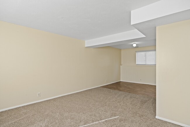 Photo - 5492 Lilac Ave