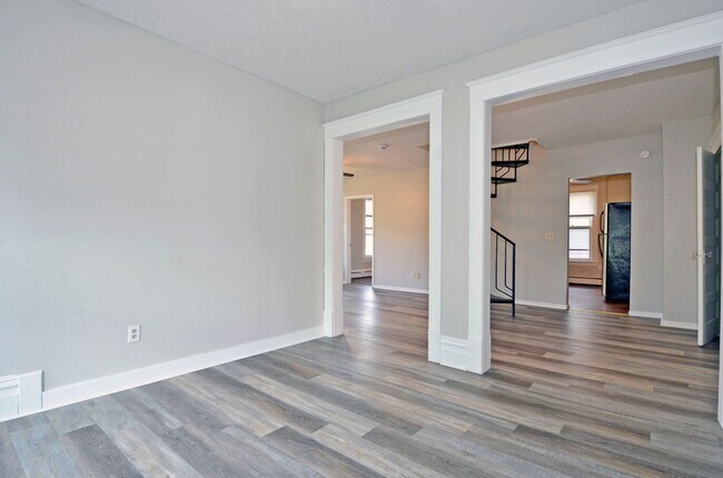Photo - Spacious 4-Bedroom Upper-Level Unit Available Now in West St. Paul! Unit 3