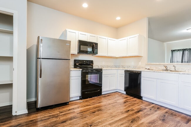 Photo - 1901 Sebastian St